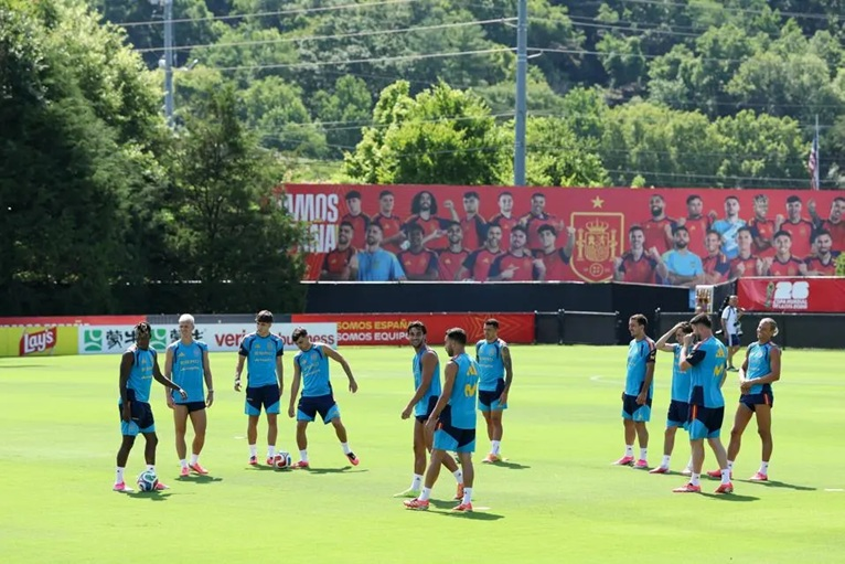 “World Cup thứ hai” diễn ra ngoài sân cỏ